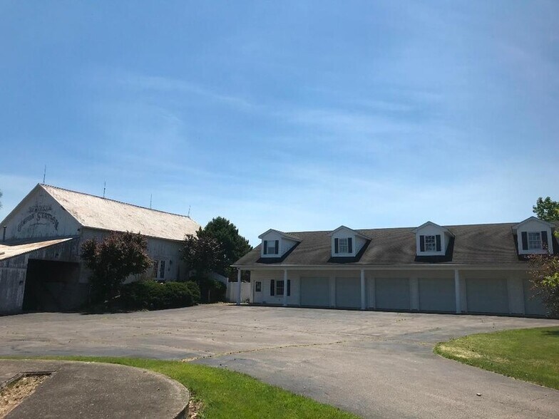 612 N Center St, LaGrange, OH à louer - Photo de l’immeuble – Image 1 sur 4
