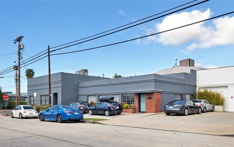 11725-11727 Mississippi Ave, Los Angeles, CA à louer Photo principale– Image 1 sur 3
