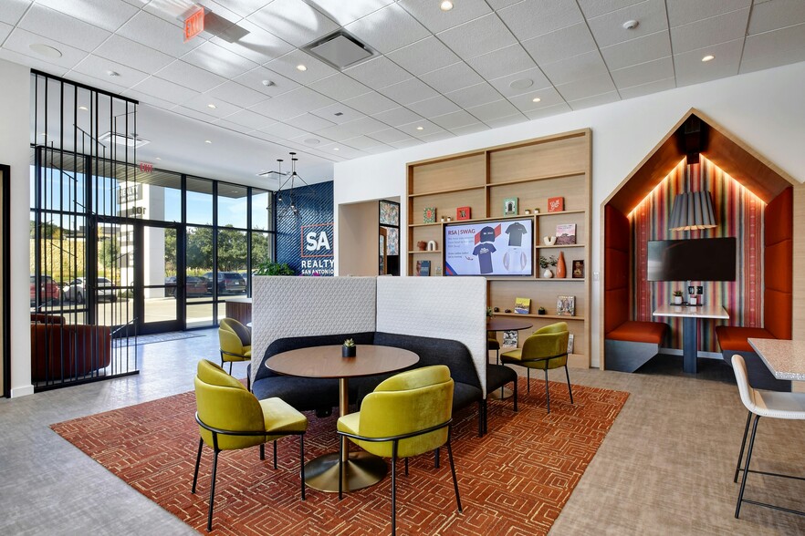 17346 La Cantera Pky, San Antonio, TX à louer - Photo de l’immeuble – Image 3 sur 10