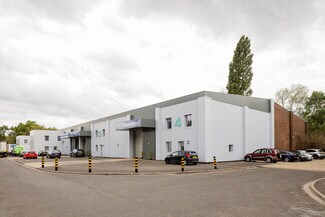 Plus de détails pour Saxon Way, West Drayton - Industriel/Logistique à louer