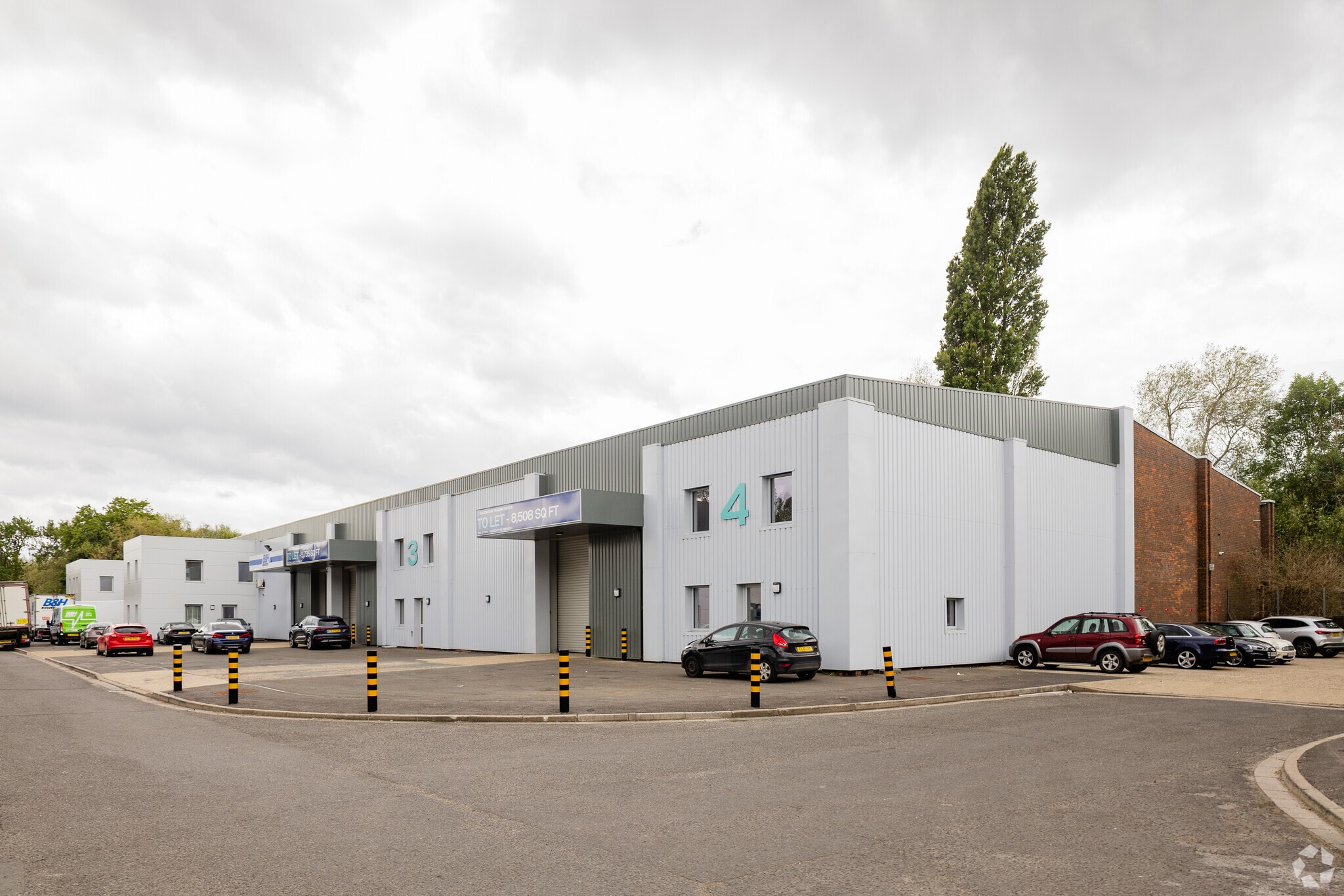 Saxon Way, West Drayton à louer Photo principale– Image 1 sur 3