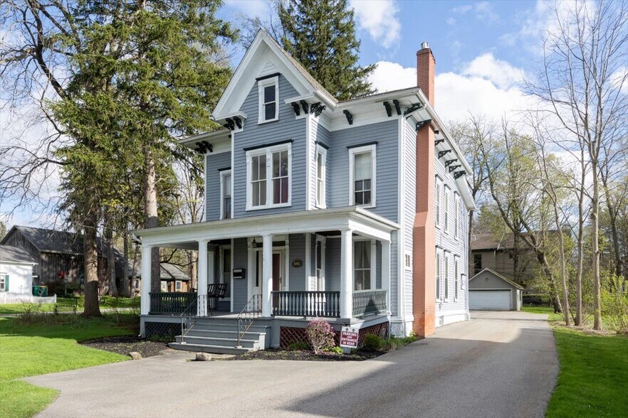 305 Main St, East Aurora, NY à vendre - Photo de l’immeuble – Image 3 sur 43