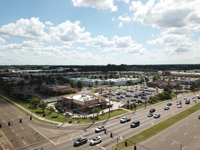 2747-2769 Wolfcreek Pky, Memphis, TN à louer - Photo de l’immeuble – Image 3 sur 16