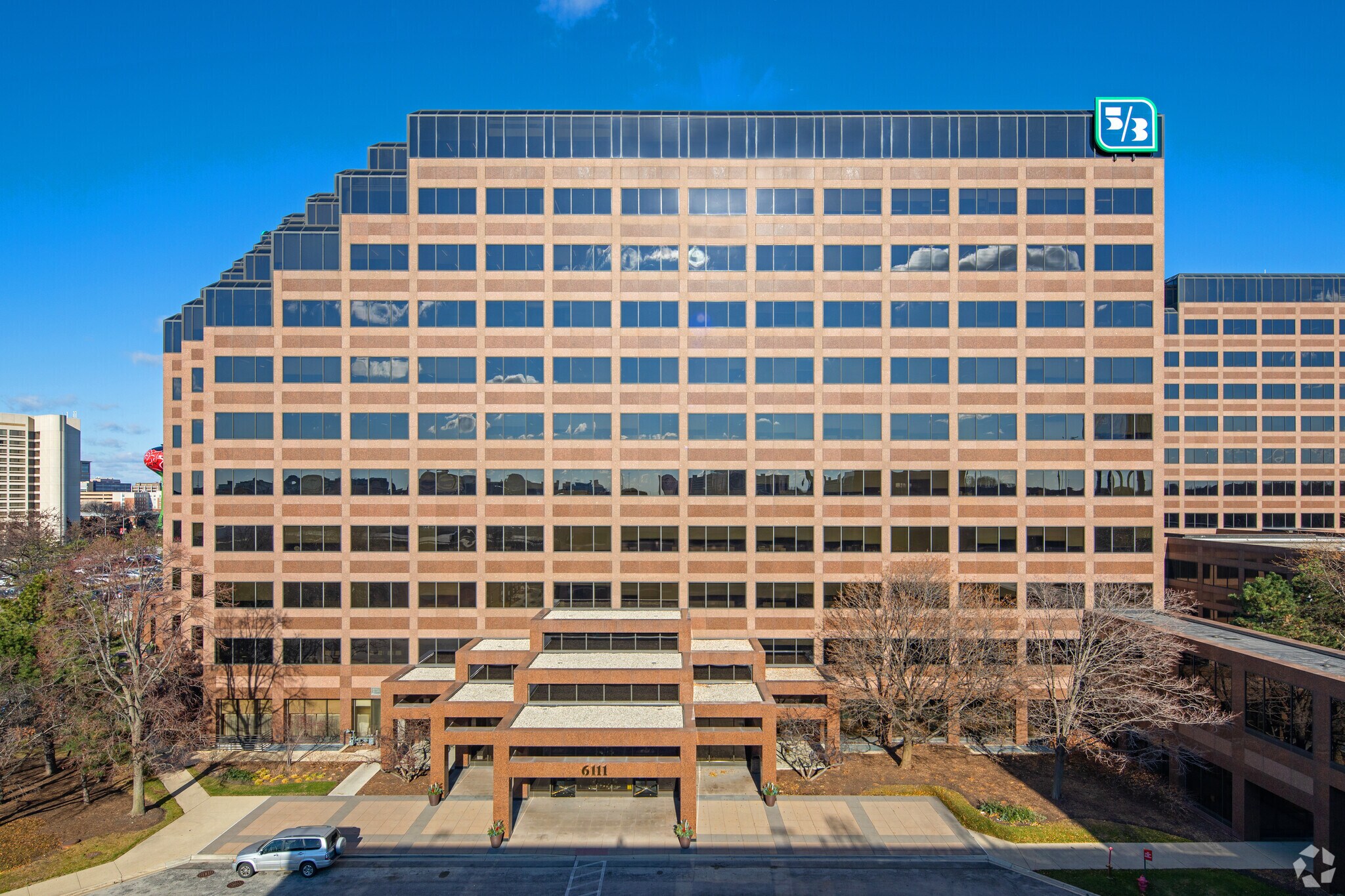 6111 N River Rd, Rosemont, IL à louer Photo de l’immeuble– Image 1 sur 7