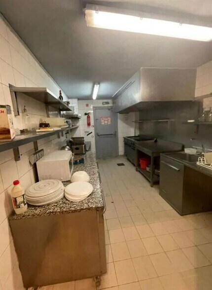 Local commercial dans Paris à louer - Photo de l’immeuble – Image 2 sur 5