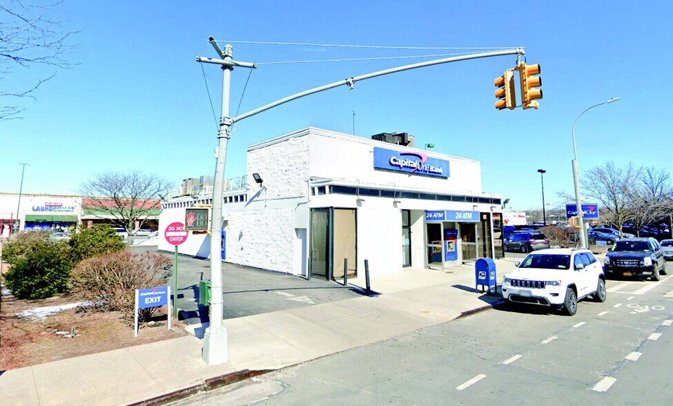 725 Co Op City Blvd, Bronx, NY à louer - Photo de l’immeuble – Image 3 sur 7