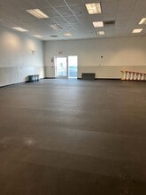 6095 SE Tualatin Valley Hwy, Hillsboro, OR à louer Photo intérieure– Image 2 sur 9