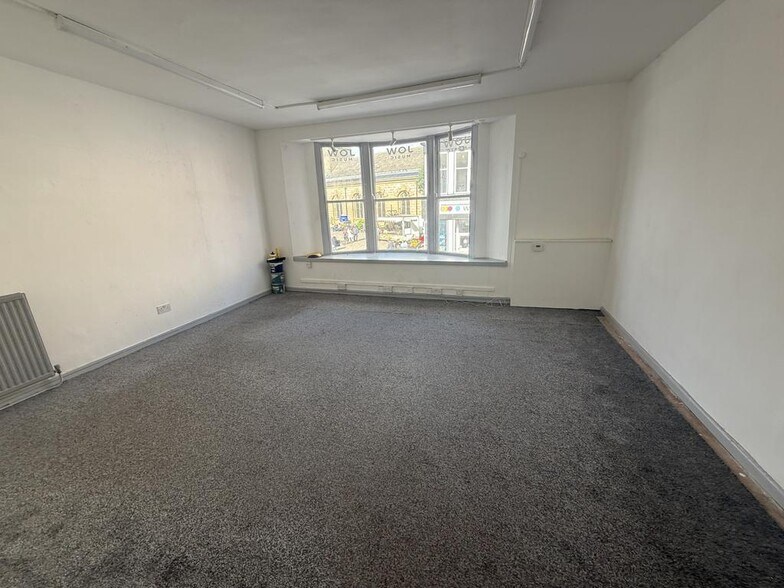 33A Market Pl, Pontefract à louer - Photo de l’immeuble – Image 3 sur 8