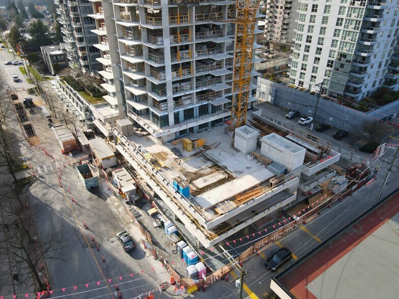 128 15th St W, North Vancouver, BC à vendre - Photo de la construction – Image 3 sur 6