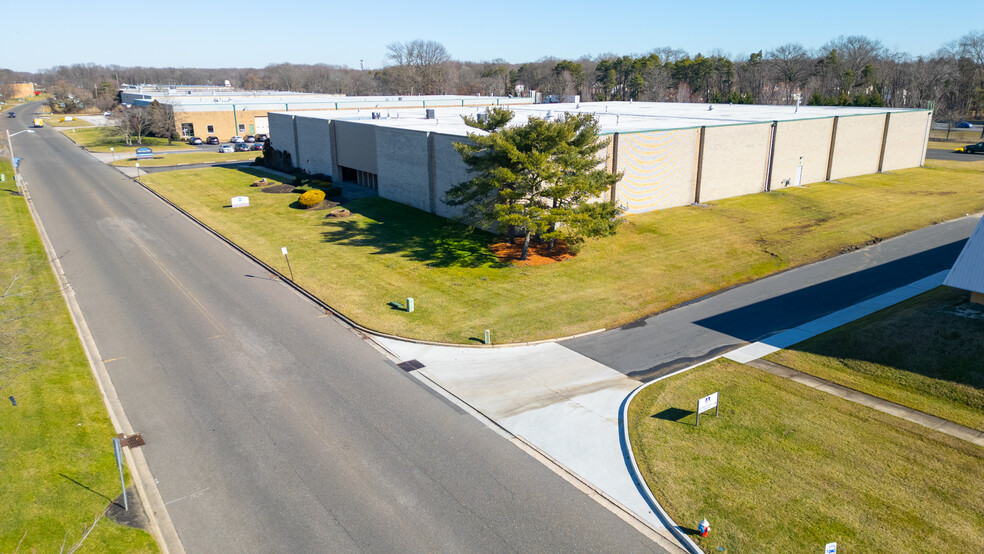 112 Gaither Dr, Mount Laurel, NJ à louer - Photo de l’immeuble – Image 3 sur 5