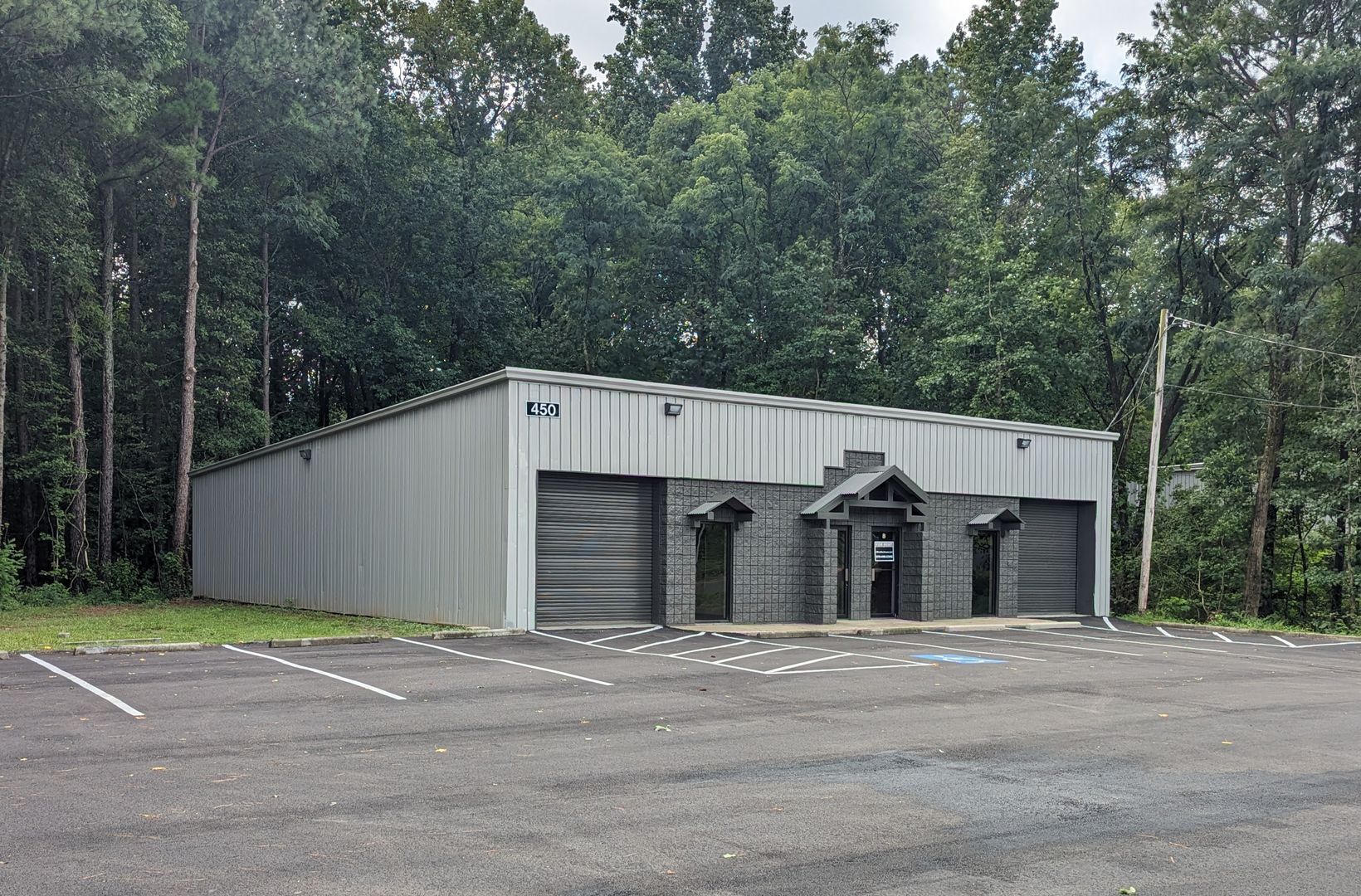 450 Pike Park Dr, Lawrenceville, GA à louer Photo de l’immeuble– Image 1 sur 3
