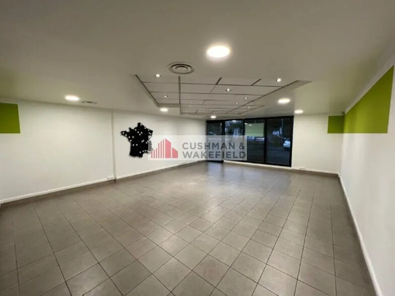 Local commercial dans Nîmes à louer - Photo intérieure – Image 2 sur 3