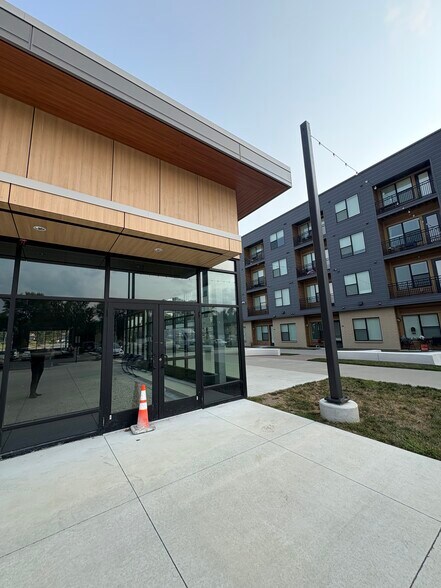 725 2nd St, Columbus, IN à louer - Photo de l’immeuble – Image 3 sur 5