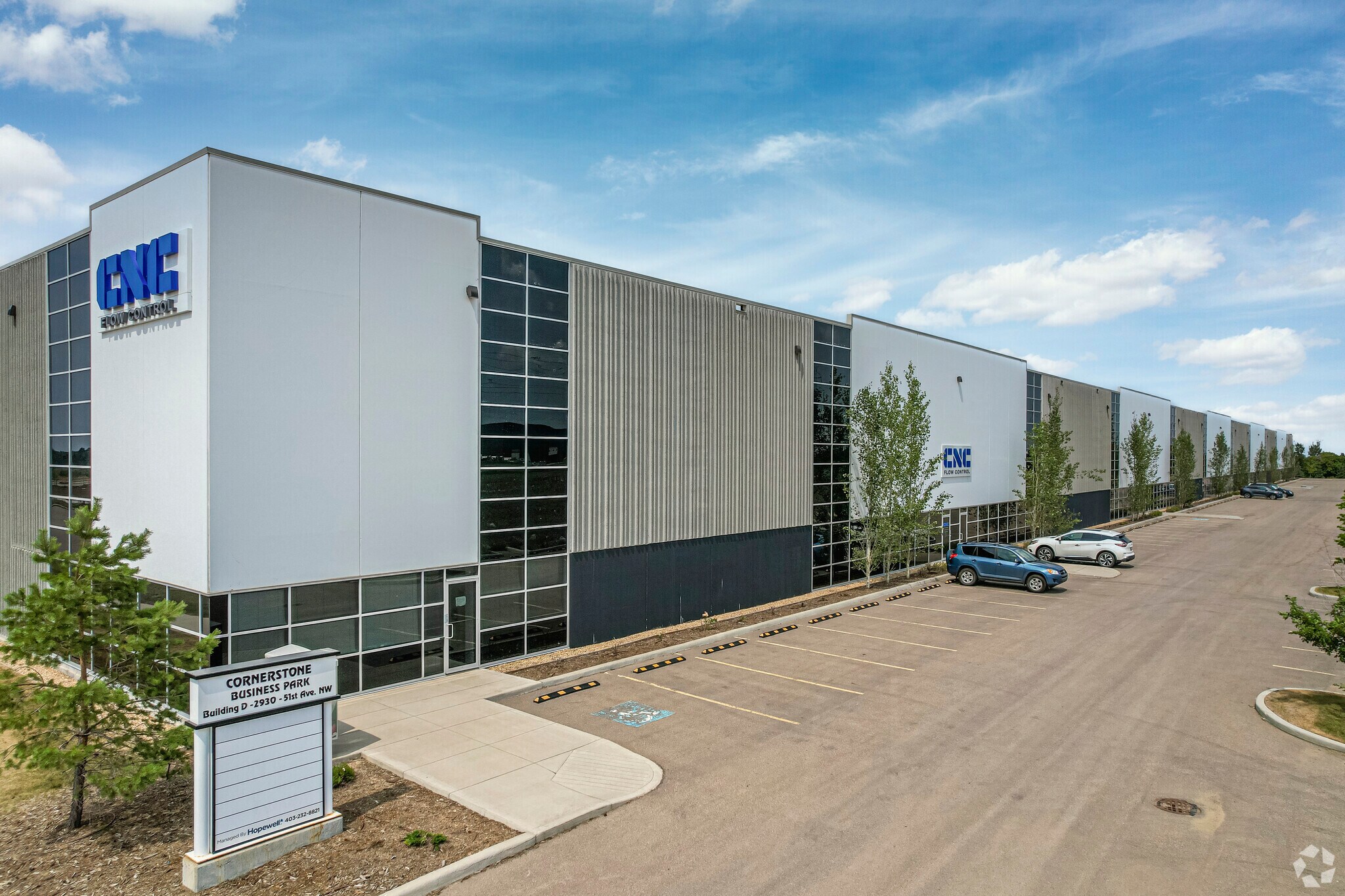 3250 51St Ave NW, Edmonton, AB à louer Photo principale– Image 1 sur 8