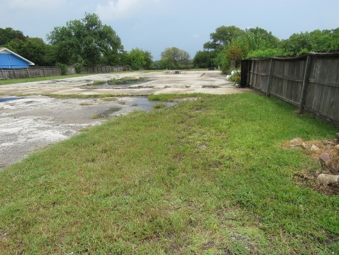 1616 W Texas Ave, Baytown, TX à louer - Photo de l’immeuble – Image 2 sur 2