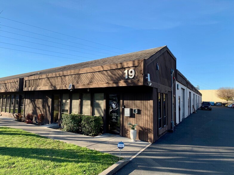 19 Digital Dr, Novato, CA à louer - Photo de l’immeuble – Image 3 sur 8