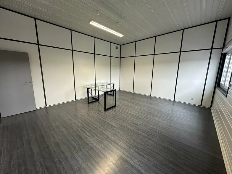Bureau dans Witry-lès-Reims à louer - Photo de l’immeuble – Image 3 sur 4