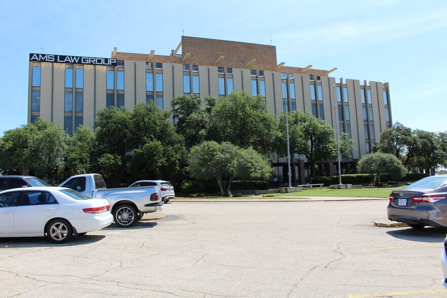 811 S Central Expy, Richardson, TX à louer - Photo de l’immeuble – Image 1 sur 4