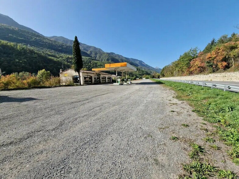 Industriel/Logistique dans Touët-sur-Var à vendre - Photo de l’immeuble – Image 1 sur 6