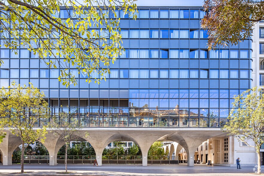 Espace de coworking dans Paris à louer - Photo de l’immeuble – Image 2 sur 3