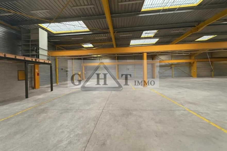 Industriel/Logistique dans La Ville-du-Bois à louer - Photo intérieure – Image 1 sur 10