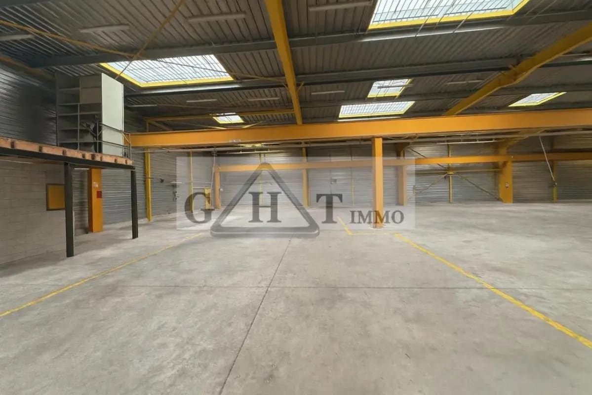 Industriel/Logistique dans La Ville-du-Bois à louer Photo intérieure– Image 1 sur 11