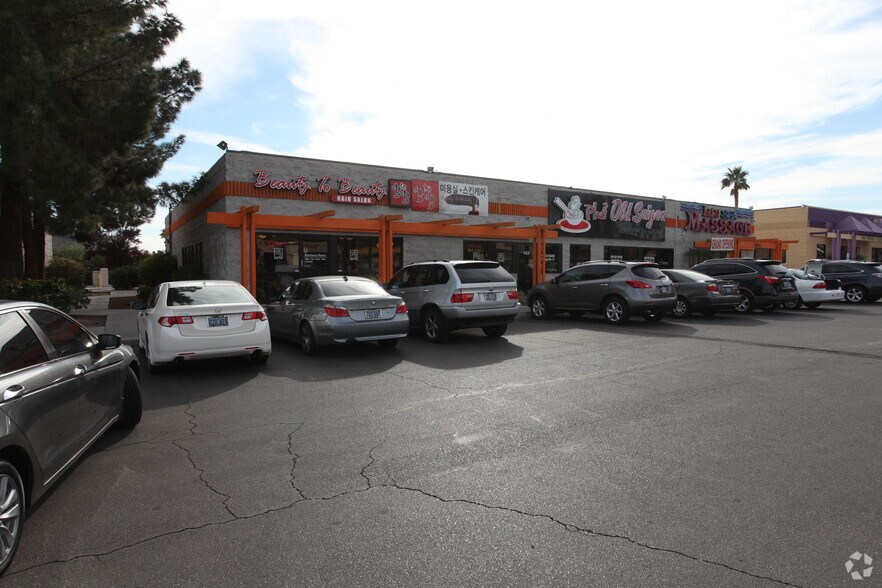 4631 Spring Mountain Rd, Las Vegas, NV à louer - Photo de l’immeuble – Image 3 sur 4