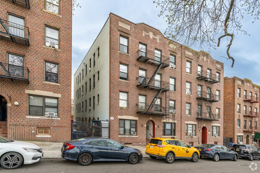 21-51 27th St, Astoria, NY à vendre - Photo principale – Image 1 sur 6