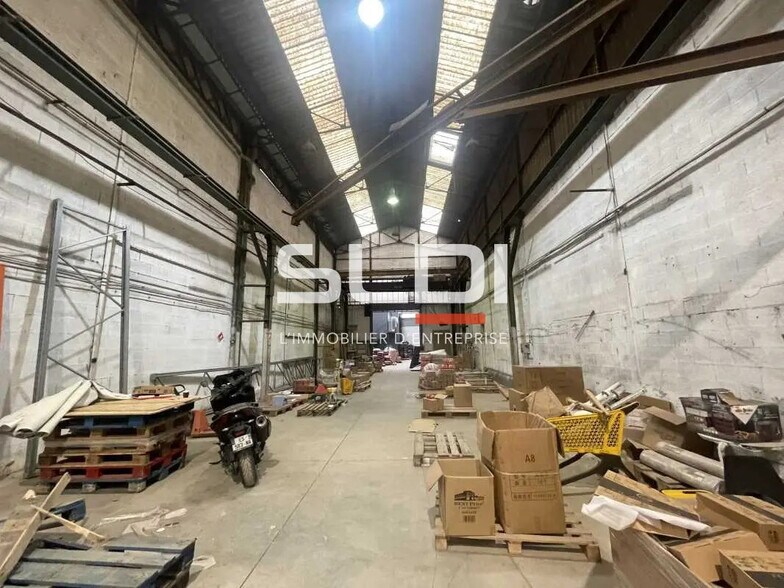 Local d’activités dans Vénissieux à louer - Photo de l’immeuble – Image 3 sur 6