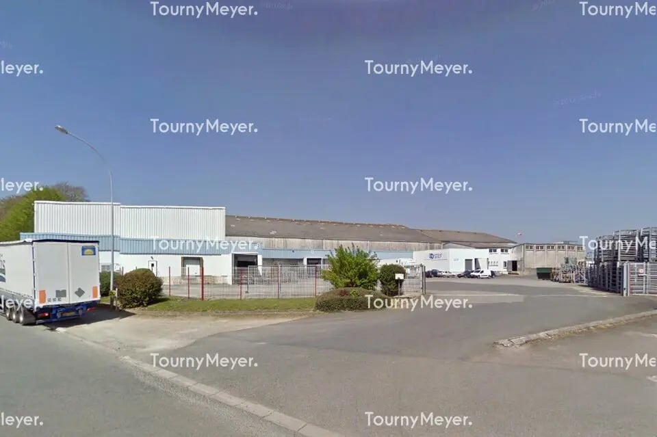 Industriel/Logistique dans Saint-Martin-des-Champs à louer Photo de l’immeuble– Image 1 sur 5