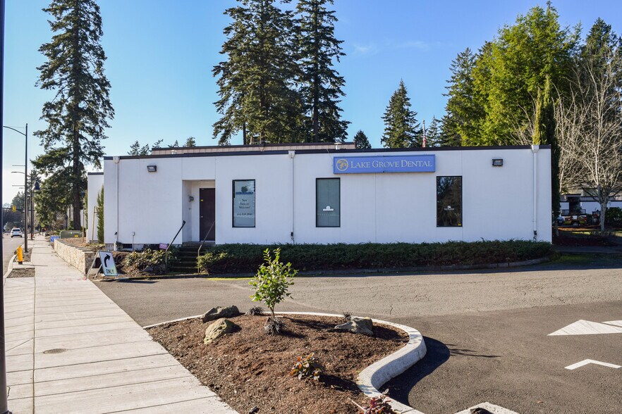 16463 Lower Boones Ferry Rd, Lake Oswego, OR à louer - Photo de l’immeuble – Image 3 sur 4