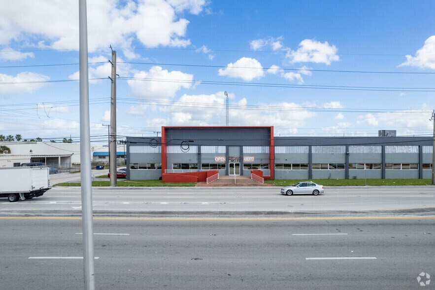 4225 NW 72nd Ave, Miami, FL à louer - Photo de l’immeuble – Image 3 sur 8