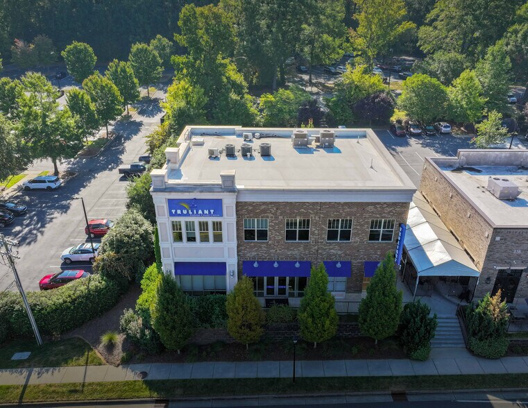 324 N Trade St, Matthews, NC à louer - Photo de l’immeuble – Image 1 sur 4