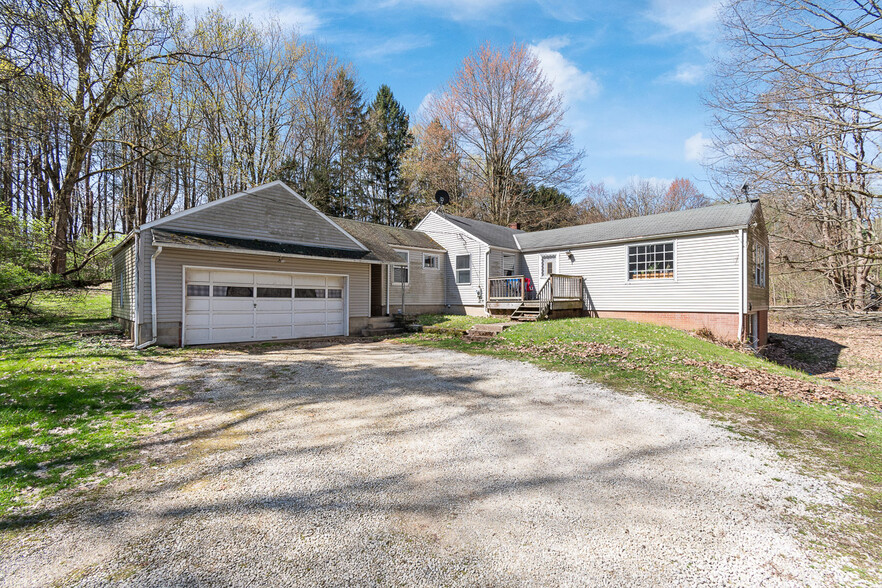 5185 Strausser St NW, Canton, OH à vendre - Photo de l’immeuble – Image 2 sur 70