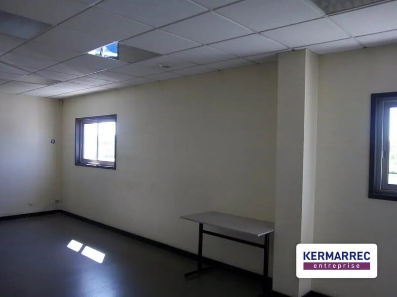 Local d’activités dans Servon-sur-Vilaine à louer - Photo de l’immeuble – Image 2 sur 5