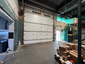 6501 N Avondale Ave, Chicago, IL à louer Photo intérieure– Image 2 sur 17