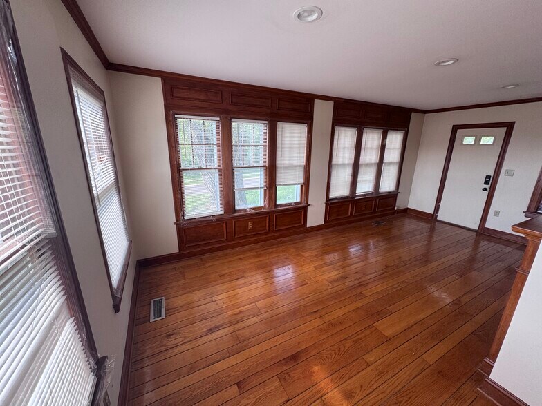 6036 Metcalf Ave, Overland Park, KS à louer - Photo intérieure – Image 3 sur 6