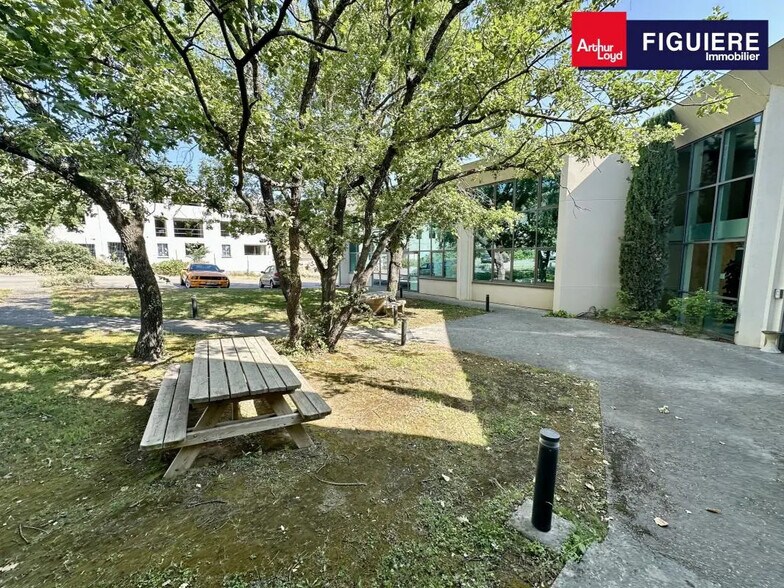 235 Rue Léon Foucault, Aix-en-Provence à vendre - Photo de l’immeuble – Image 3 sur 13