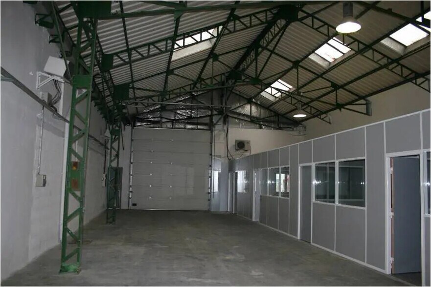 Industriel/Logistique dans Vénissieux à louer - Photo de l’immeuble – Image 1 sur 4