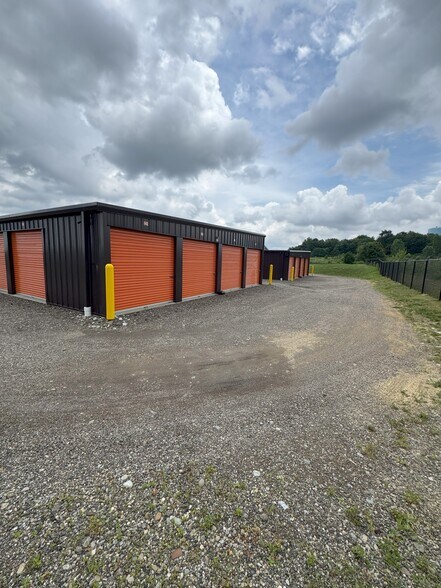 2851 Business Pl SE, Massillon, OH à vendre - Photo de l’immeuble – Image 2 sur 26