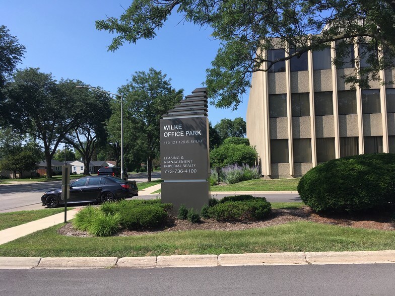 115 S Wilke Rd, Arlington Heights, IL à louer - Photo de l’immeuble – Image 3 sur 10