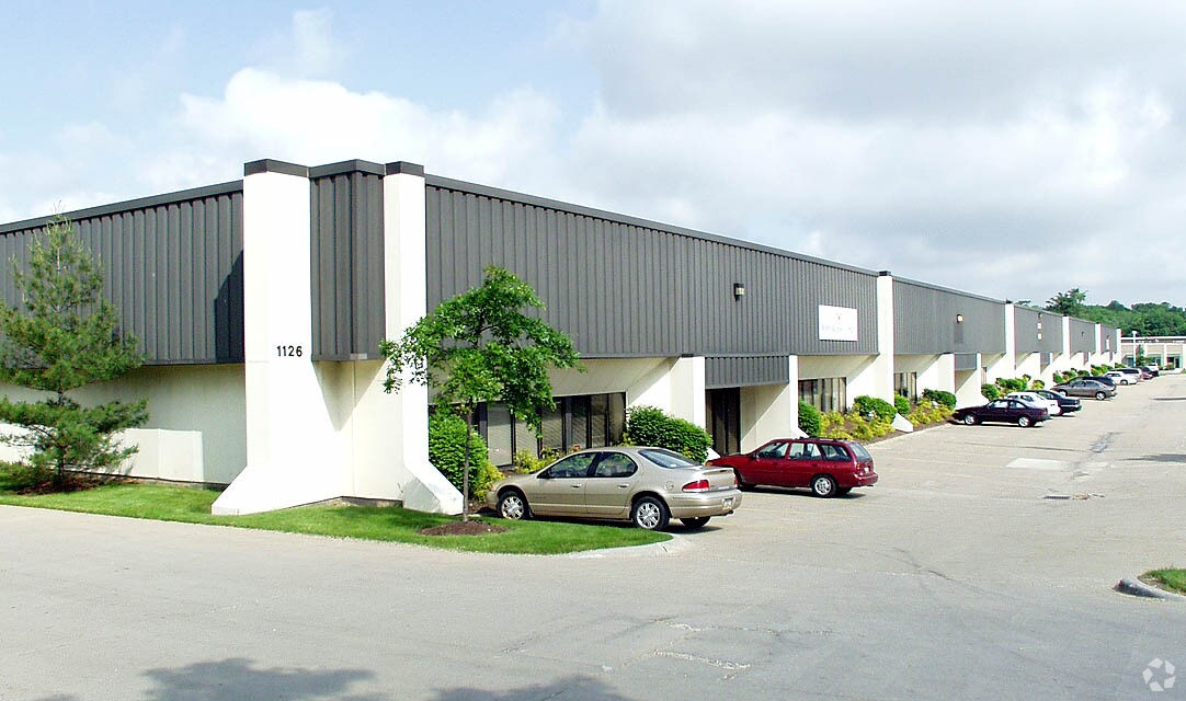 1126 Industrial Pky N, Brunswick, OH à louer Photo de l’immeuble– Image 1 sur 3