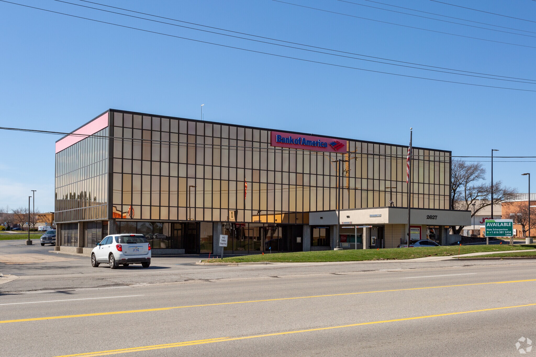 2627 E Beltline Ave SE, Grand Rapids, MI à louer Photo principale– Image 1 sur 39