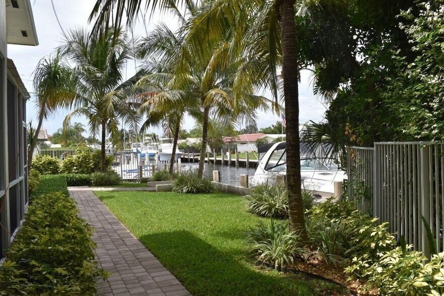 1361 NE 27th Way, Pompano Beach, FL à vendre - Photo de l’immeuble – Image 3 sur 8