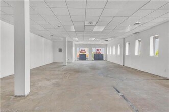5 Manitou Dr, Kitchener, ON à louer Photo de l’immeuble– Image 2 sur 7