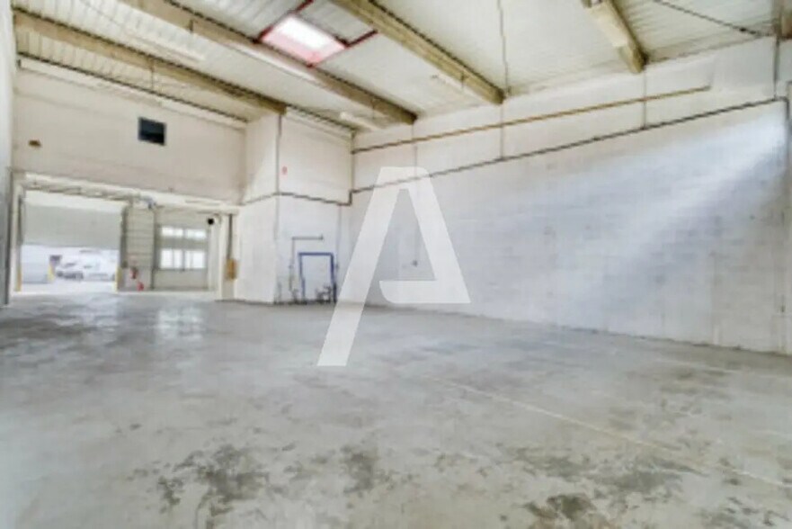 Local d’activités dans Vitry-sur-Seine à louer - Photo de l’immeuble – Image 1 sur 5