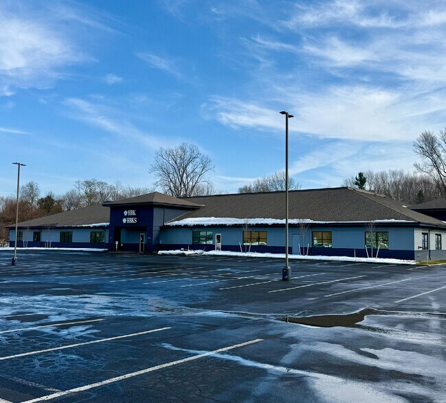 2725 Colonial Ave, Erie, PA à louer - Photo de l’immeuble – Image 1 sur 5