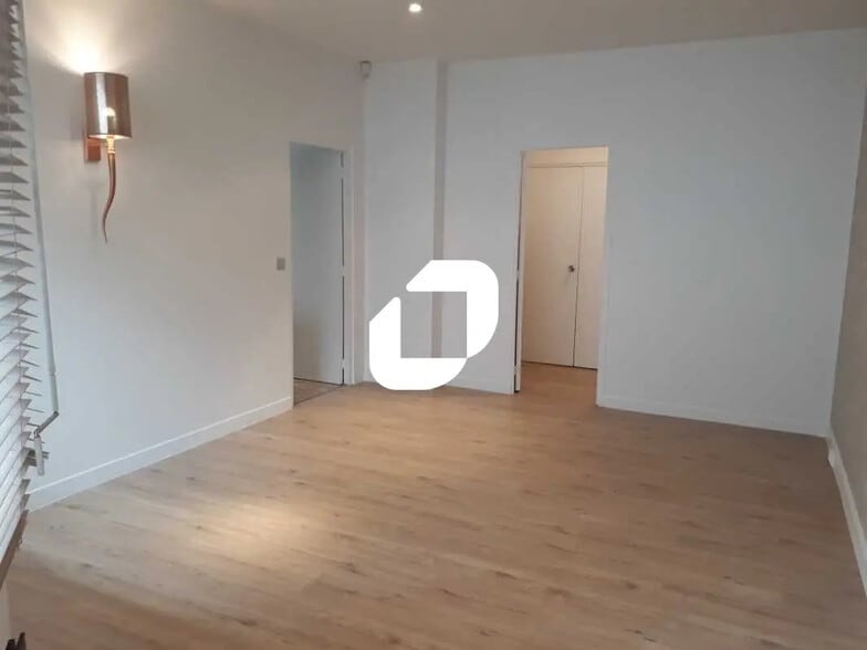 Bureau dans Versailles à vendre - Photo de l’immeuble – Image 1 sur 11