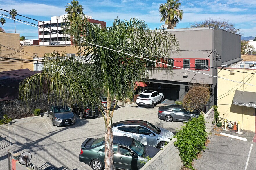 13946 Ventura Blvd, Van Nuys, CA à louer - Photo de l’immeuble – Image 3 sur 14