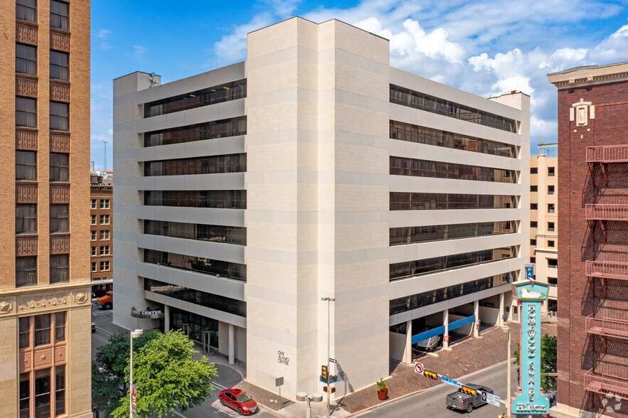 106 S Saint Marys St, San Antonio, TX à louer - Photo de l’immeuble – Image 1 sur 11